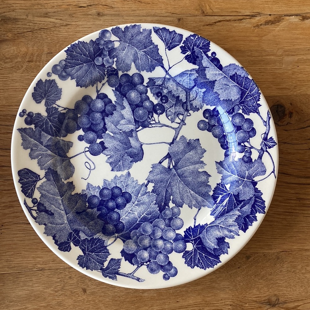 La Primula Italian Vintage New Dinner Plates blue and white grapes vines harvest